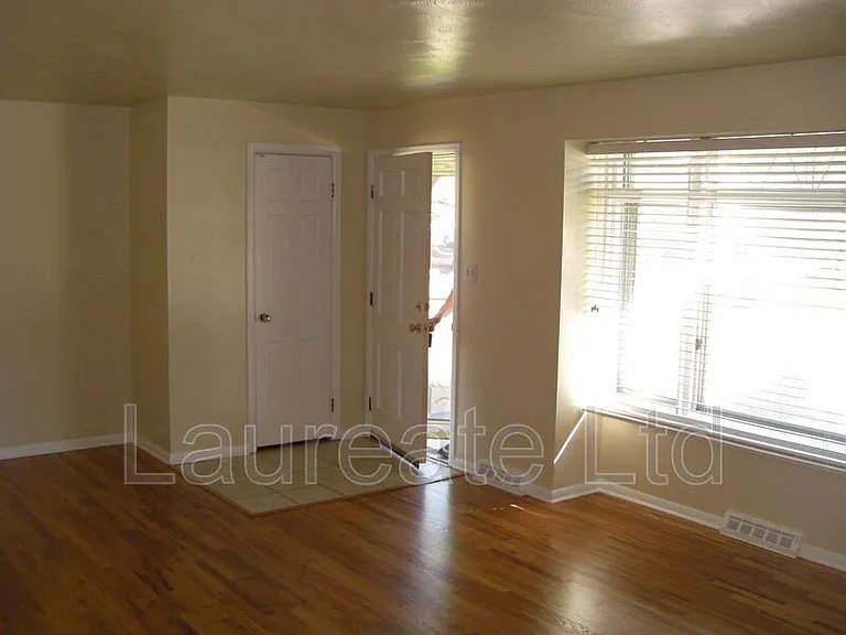 3344 S Elmira Ct — Photo 3