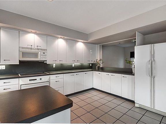 5th image of 11 Shoreby Dr