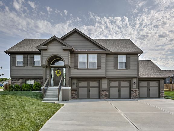 3rd image of 740 White Tail Ct