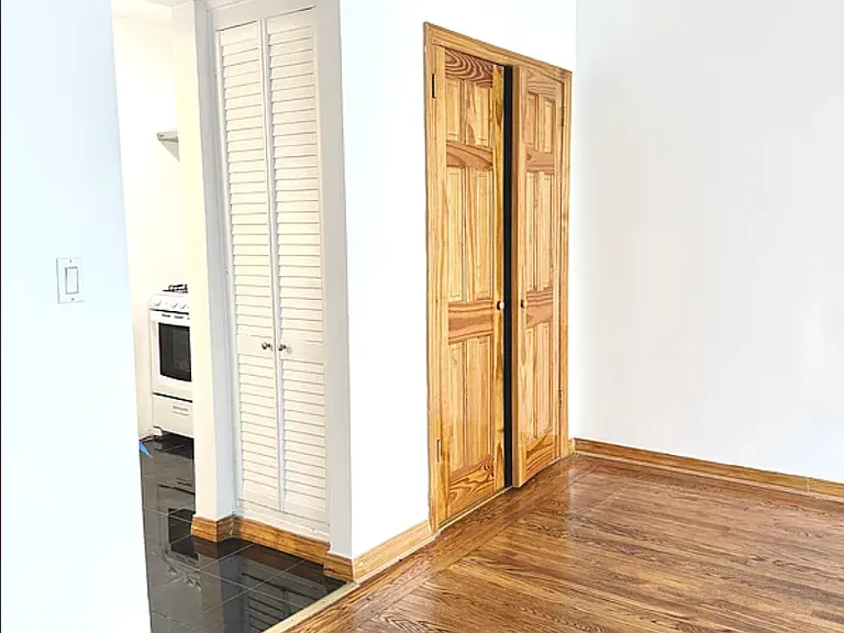 21 E 62nd St #4B — Photo 11
