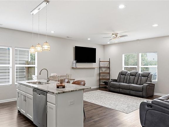 3rd image of 66 Bainbridge Ave