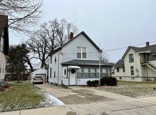 454 Locust St, Elgin, IL 60123