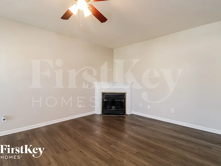 708 Hawthorn Ridge Dr — Photo 3
