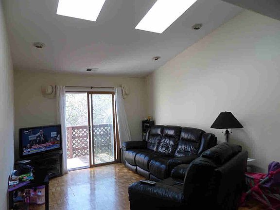 4th image of 442 Gregory Ct #0