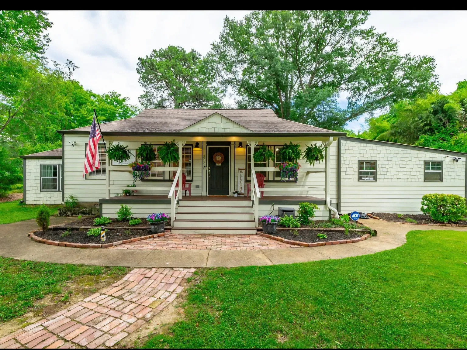 3 bed, 2026 sqft, $3,100 — Photo 1