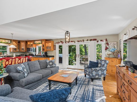 5th image of 1745 Bayview Ave