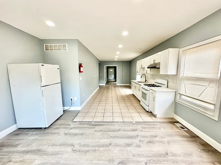 119 Evergreen Ave — Photo 5