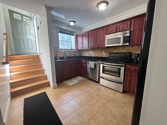 4th image of 25 Sullivan Way #11421014