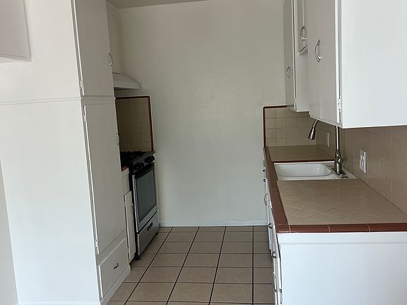 5th image of 910 N Cedar St #3