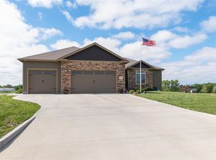 13568 Jennice Ct, Wamego, KS 66547