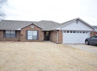 1206 E Sandy Cir, Sallisaw, OK 74955