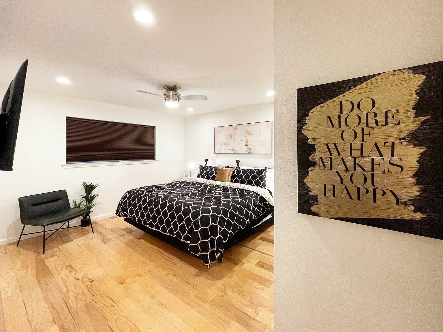 3 bed, 1614 sqft, $6,995 — Photo 2