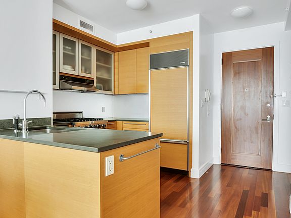 5th image of 30 West St APT 29G