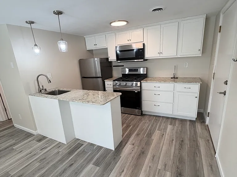 267 Branford Rd #203 — Photo 2