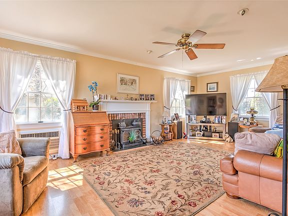 3rd image of 4 Barnwell Ln