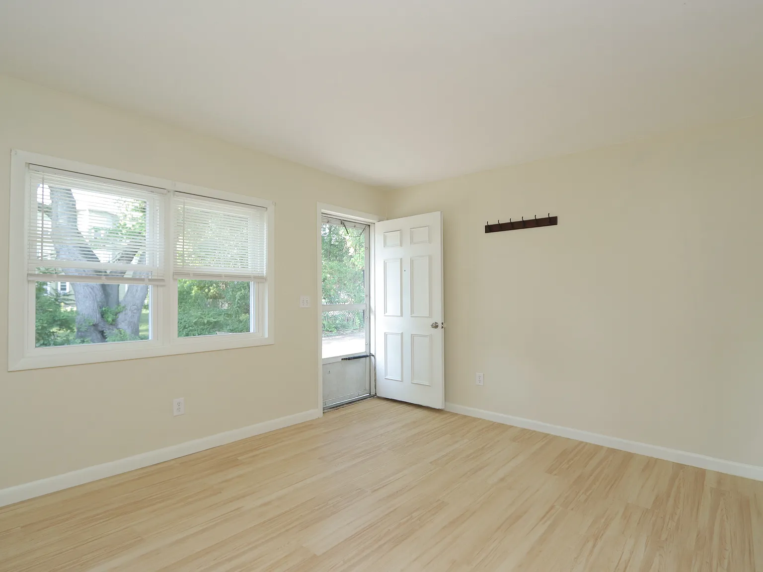 2 bed, 825 sqft, $1,350 — Photo 3