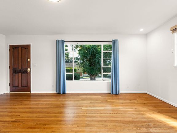 3rd image of 5651 N Bryn Mawr St