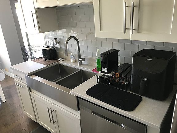 3rd image of 7033 N Kedzie Ave APT 1107