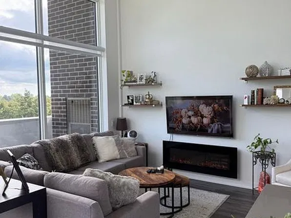 385 Arctic Red Dr #424, Oshawa, ON L1L 0W9
