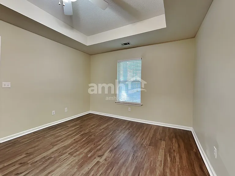 117 W Tisbury Ln — Photo 10