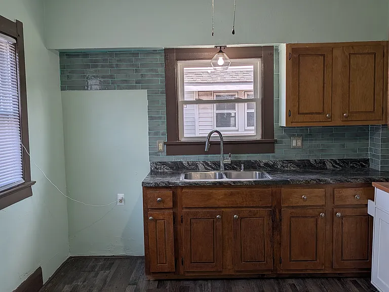 526 Ogden Ave — Photo 8