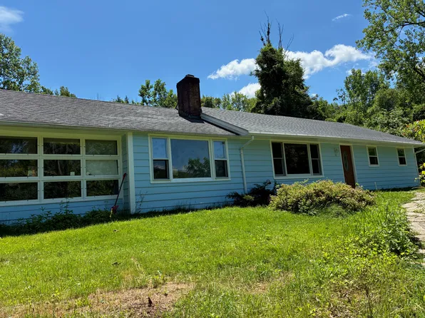 12 Hickory Ln, Cornwall Bridge, CT 06754