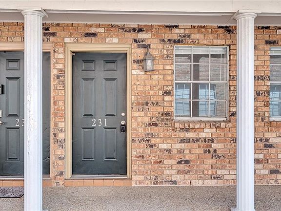 2nd image of 229-235 W Esplanade Ave