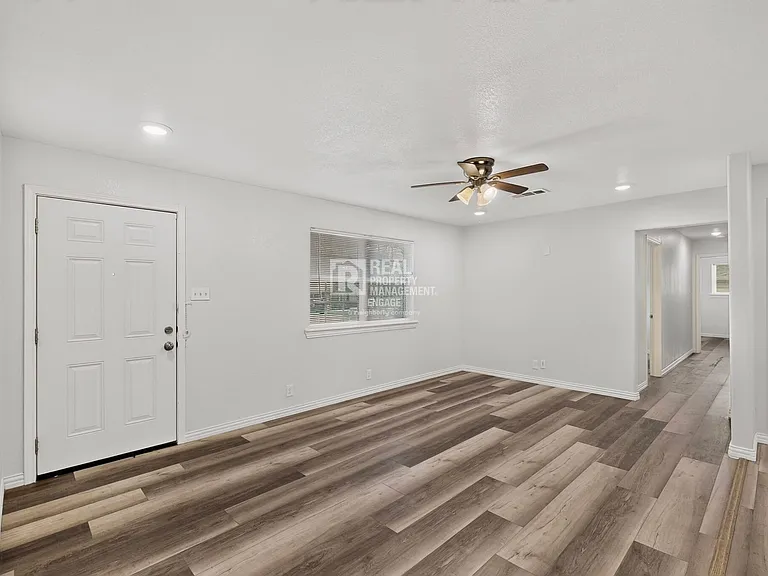 4401 Steven St — Photo 6