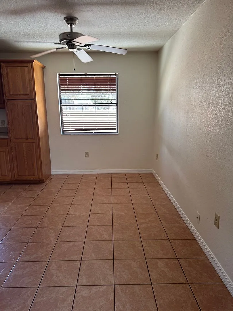 Poolside Apartments — Photo 4