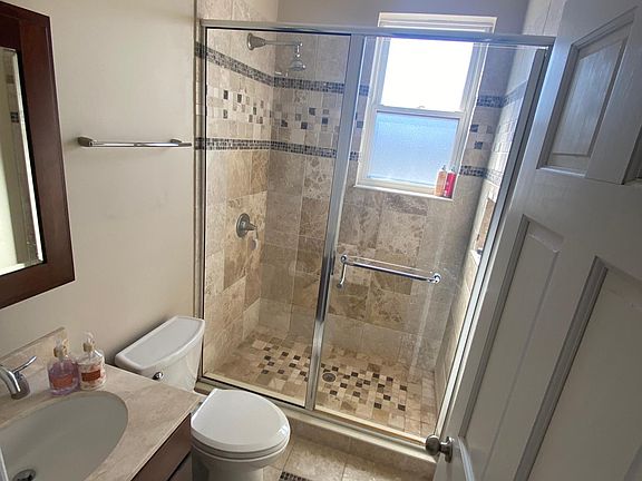 4th image of 1617 N Wood St #3