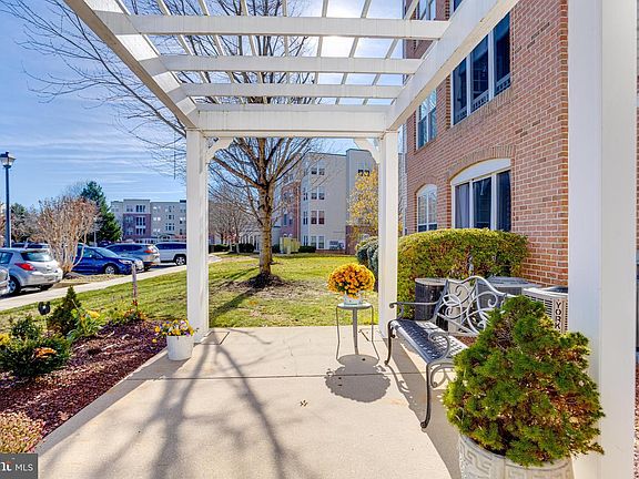 2nd image of 1308 Scottsdale Dr Unit 222