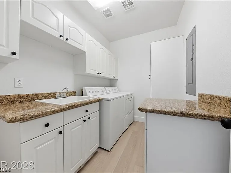 5424 Castle Vista Ct — Photo 16