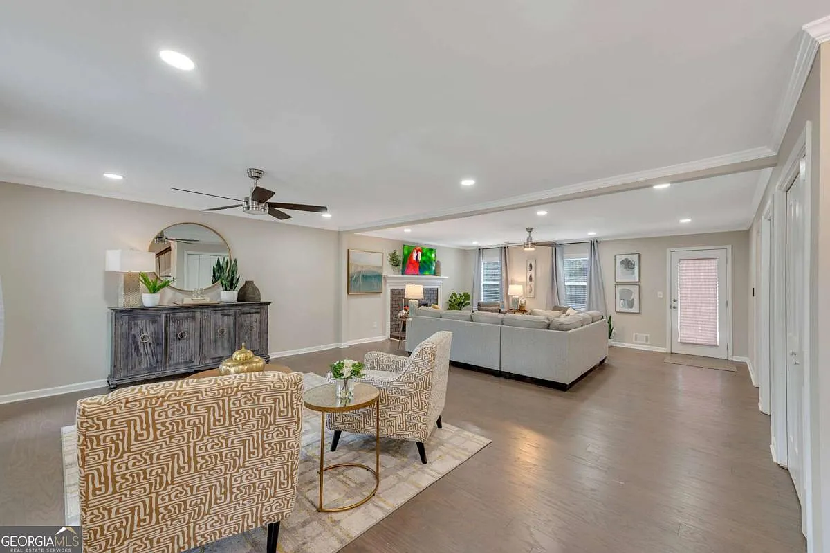 4 bed, 3.5 bath, 3150 sqft, $8,995 — Photo 2