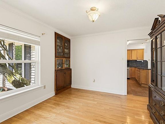5th image of 10 Laurelwood Dr