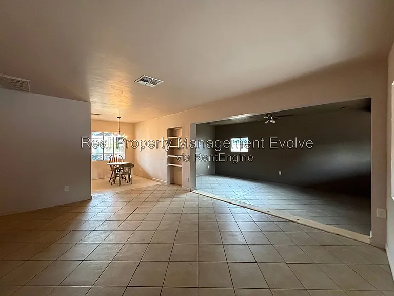 2307 W Rose Ln — Photo 3