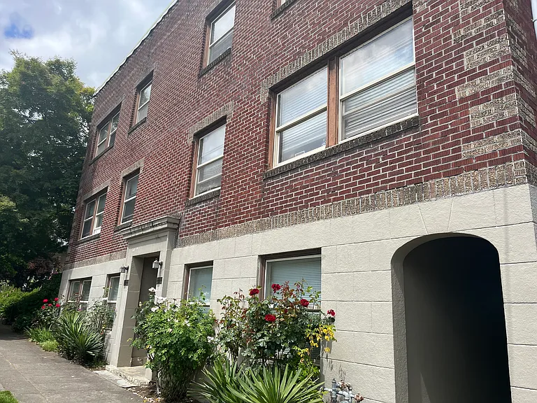 2455 NW Quimby St #A — Photo 17