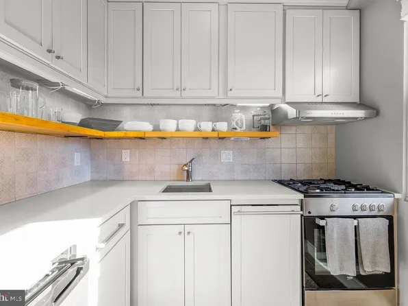 4000 Cathedral Ave NW APT 218B, Washington, DC 20016