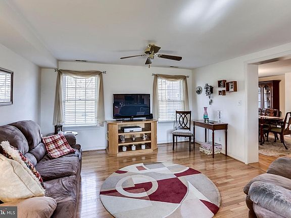 3rd image of 3427 Charles St