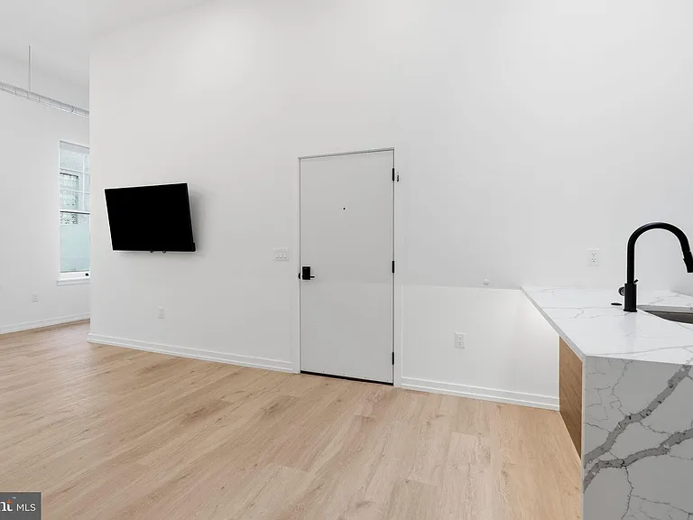 203 S 13th St #4C — Photo 6