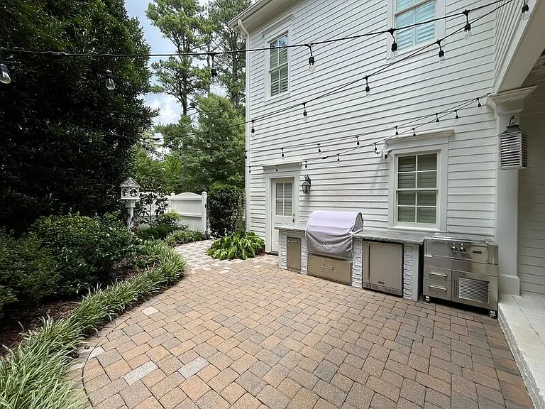 535 Guilford Cir — Photo 49