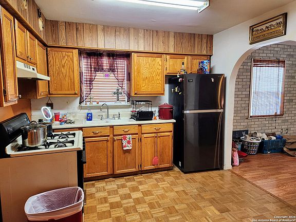 5th image of 2111 DAHLGREEN AVE