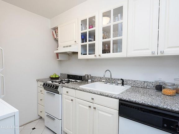 2nd image of 433 E 51st St #5D