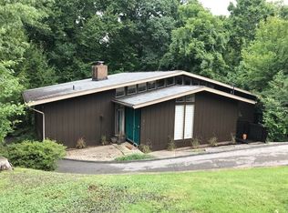 162 Honeysuckle Ln, Huntington, WV 25701