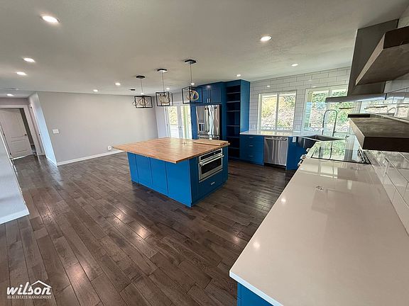 3rd image of 200 Orchard Dr