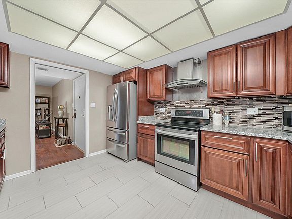 5th image of 10225 S Komensky Ave APT 1H