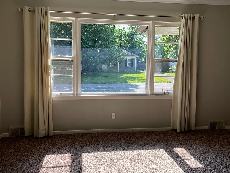 2912 N Avalon Pl — Photo 3