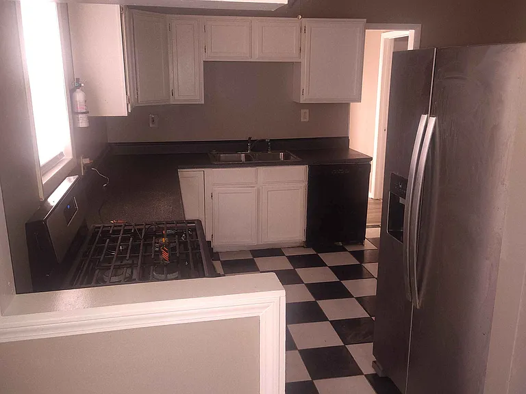 2922 Colorado Ave — Photo 3