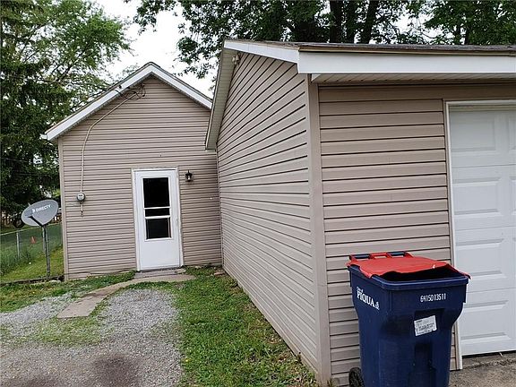 4th image of 313 1/2 4th St