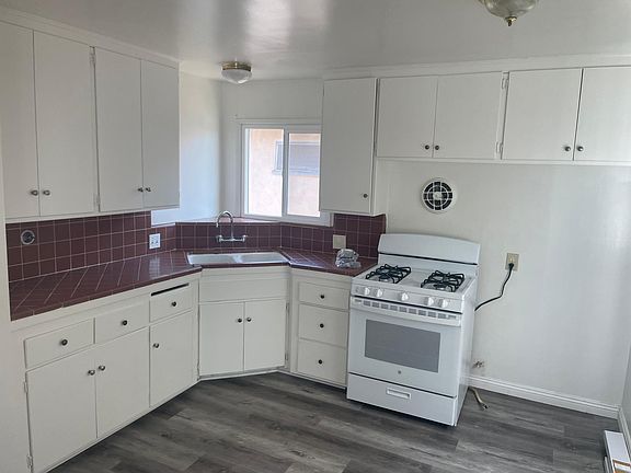 3rd image of 208 N Vecino Dr #1/2