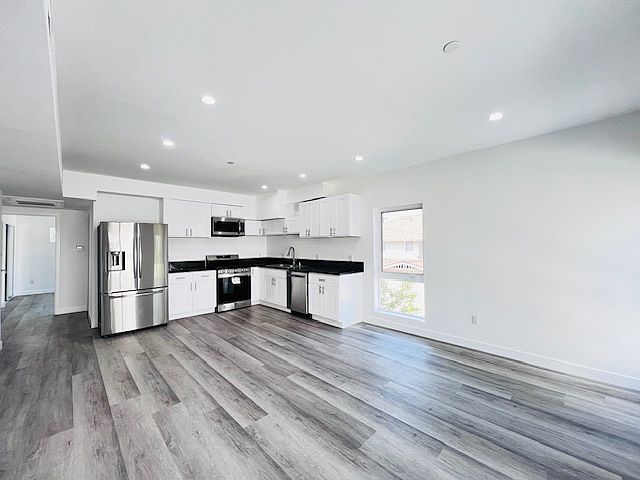 2nd image of 1260 1/2 Leighton Ave